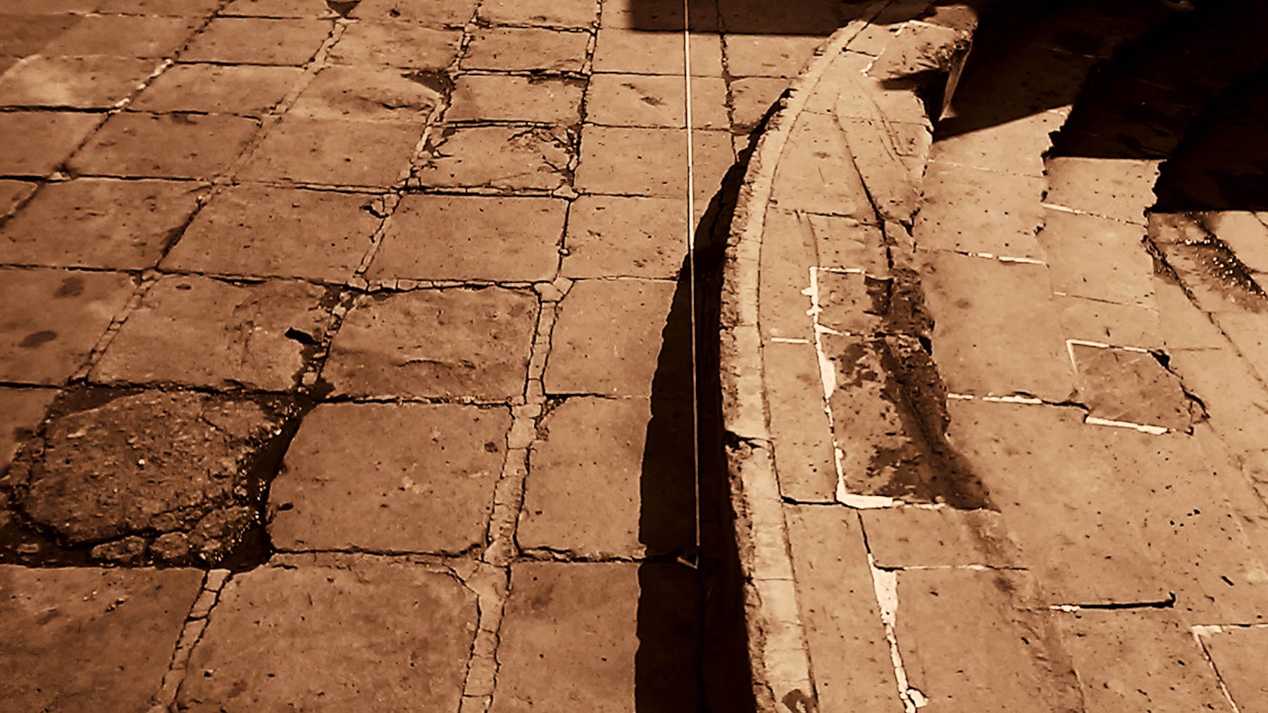 Photo. The square had not been restored in the previous 40 years and already showed very significant damage.